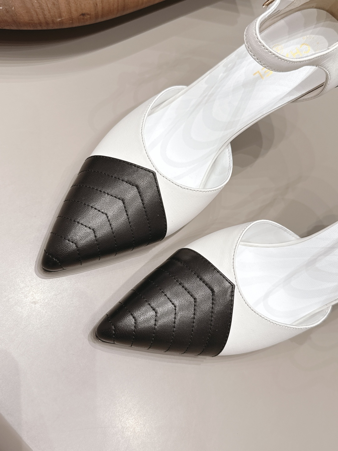 Chanel Classic Luxury Leather Shoe Loafer Ref 6