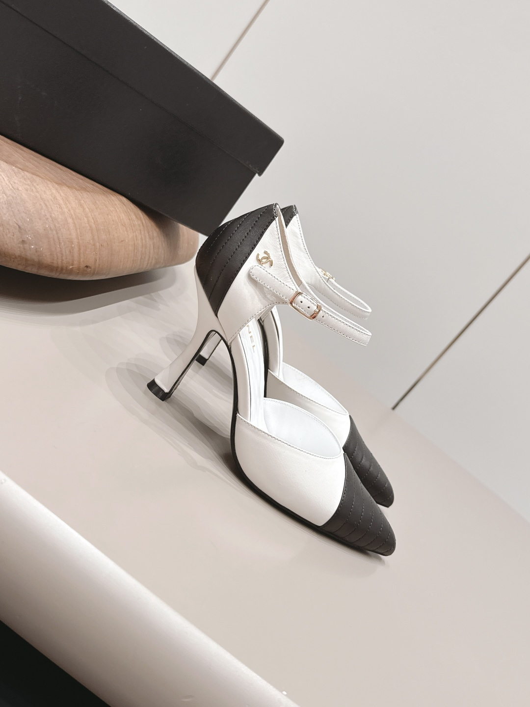 Chanel Classic Luxury Leather Shoe Loafer Ref 3