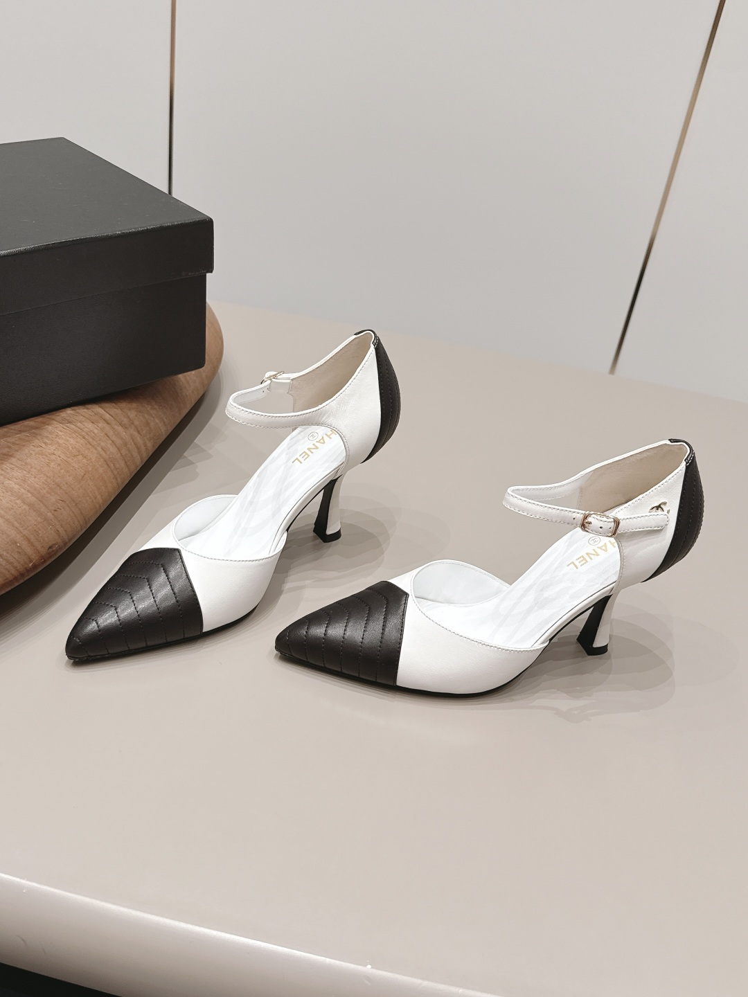 Chanel Classic Luxury Leather Shoe Loafer Ref 2