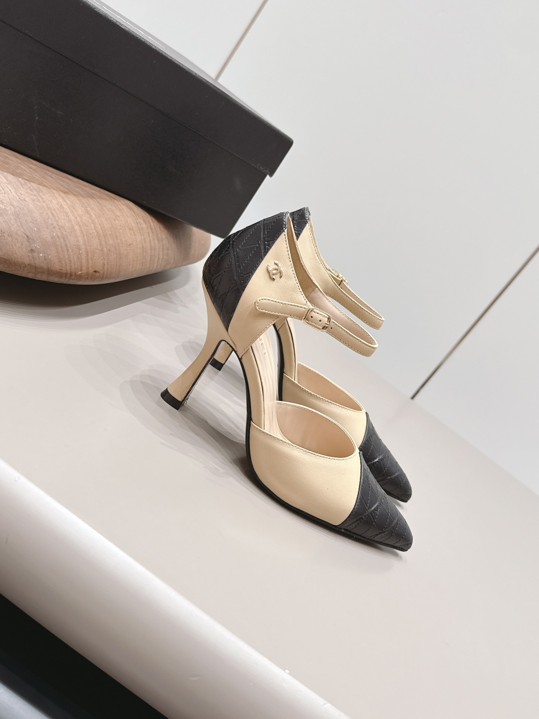 Chanel Classic Luxury Leather Shoe Loafer Ref.0B675675 3