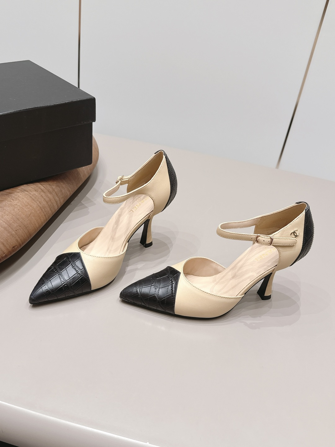 Chanel Classic Luxury Leather Shoe Loafer Ref.0B675675 2
