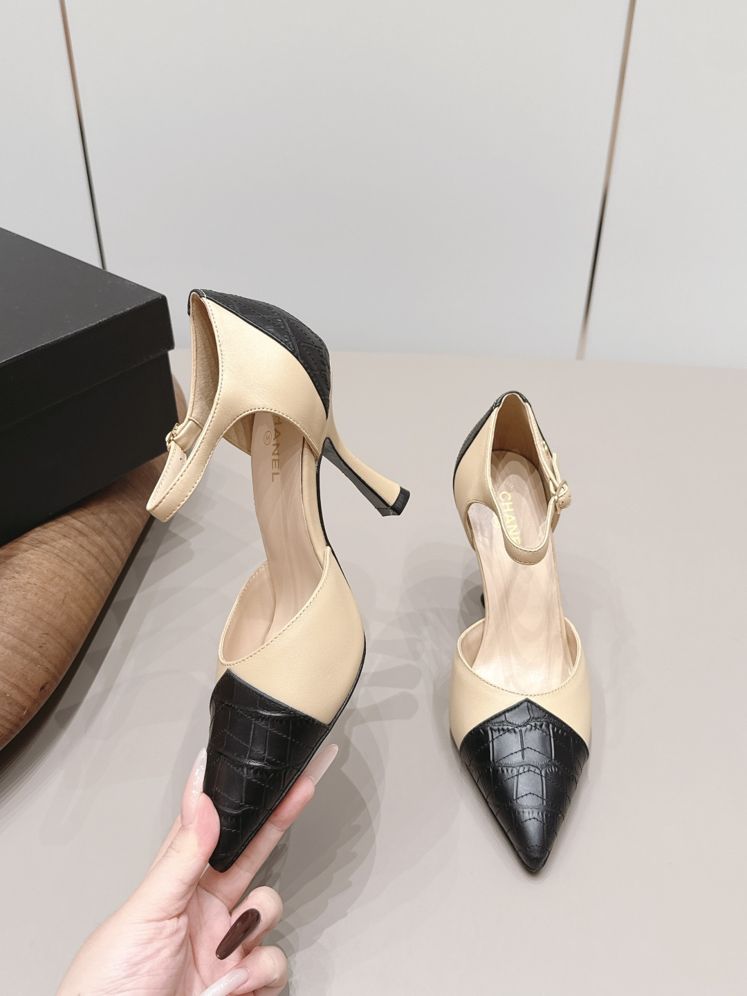 Chanel Classic Luxury Leather Shoe Loafer Ref.0B675675 4