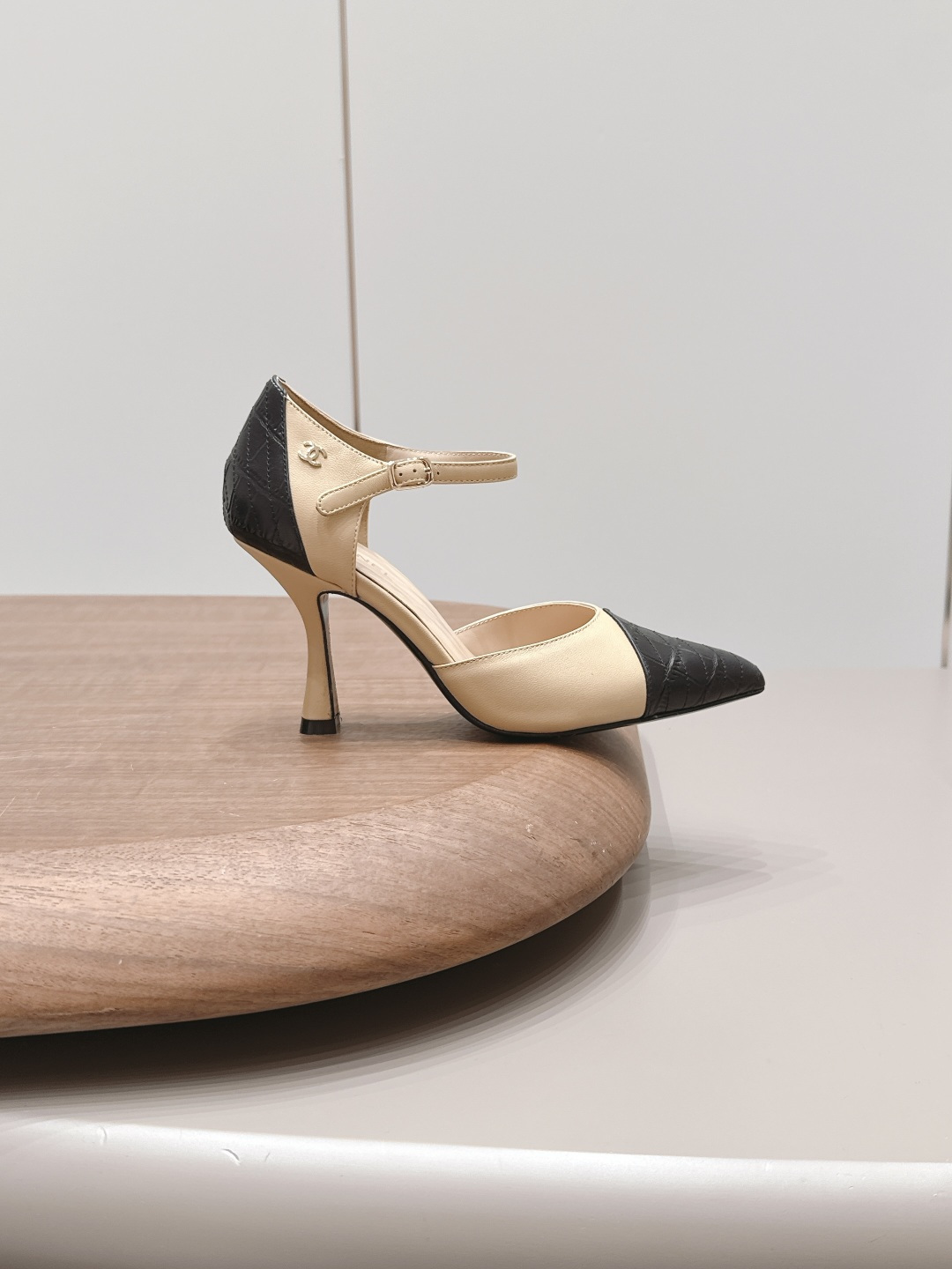 Chanel Classic Luxury Leather Shoe Loafer Ref.0B675675 5
