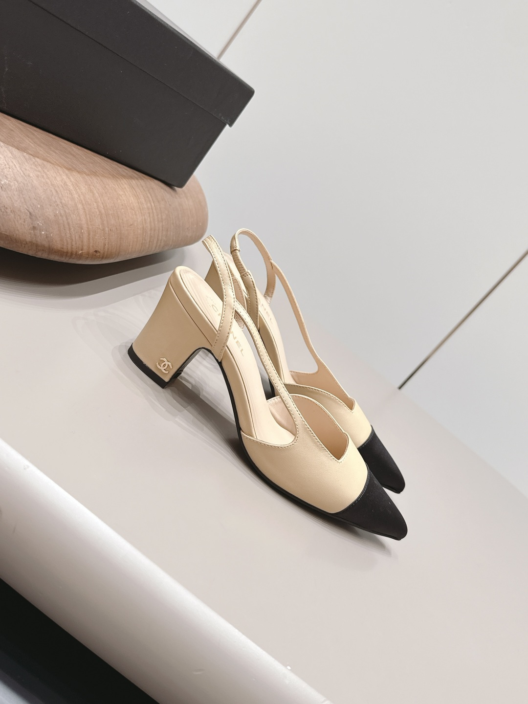 Chanel Classic Luxury Leather Shoe Loafer Ref 3
