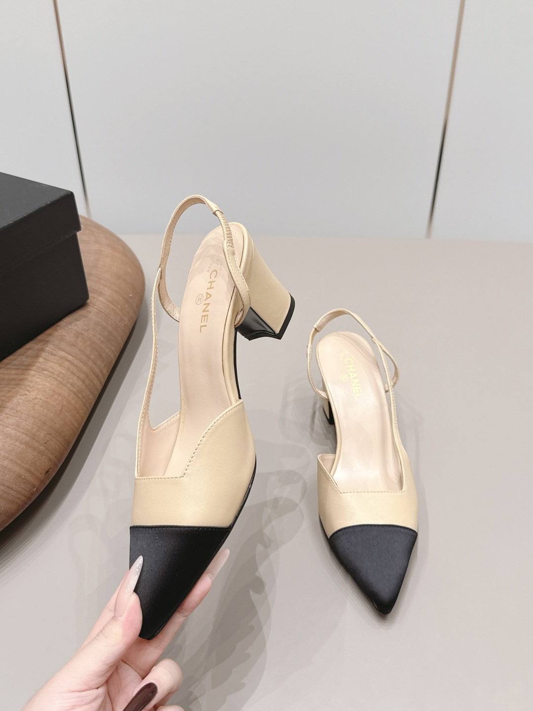 Chanel Classic Luxury Leather Shoe Loafer Ref 4
