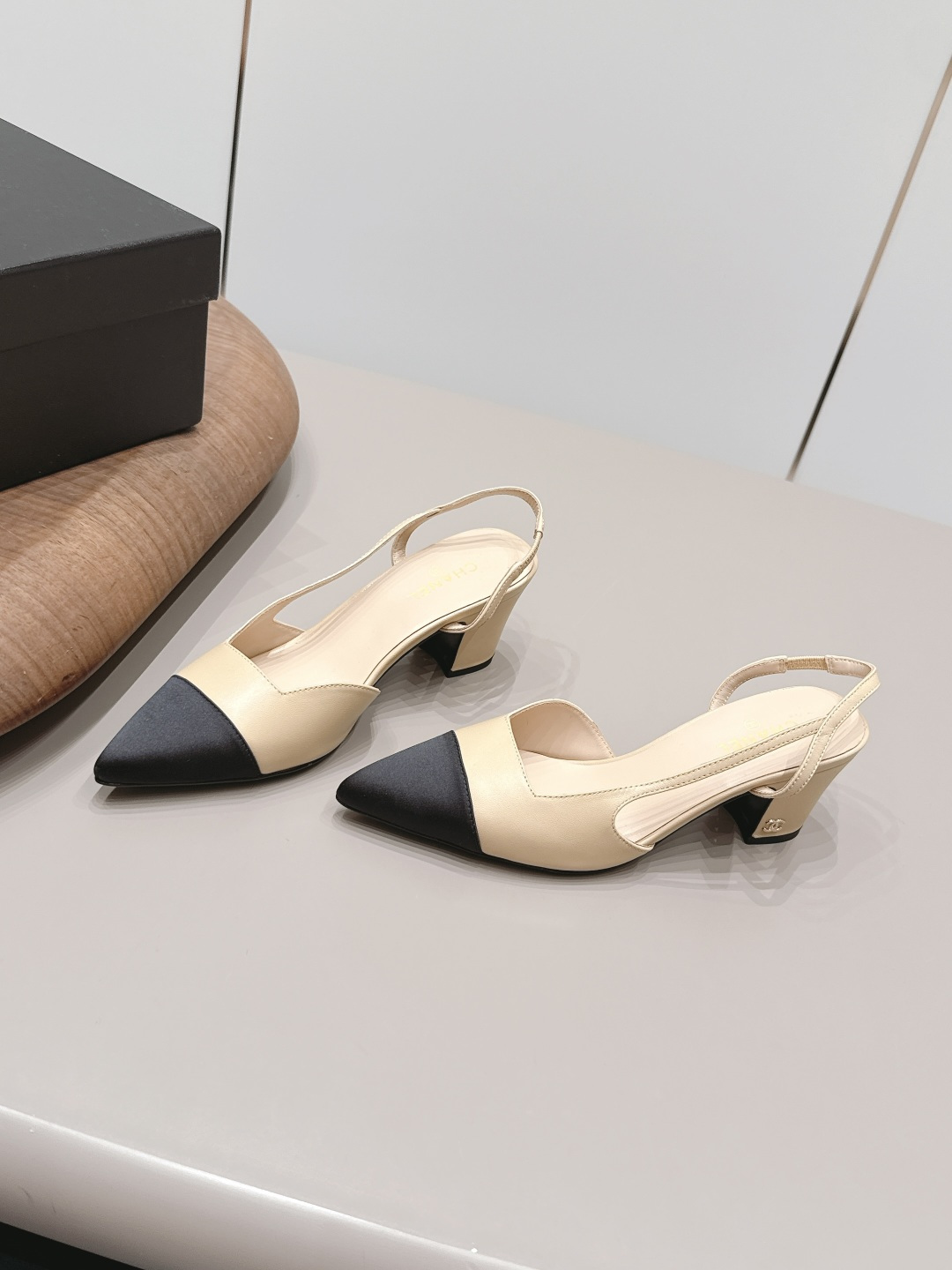 Chanel Classic Luxury Leather Shoe Loafer Ref 2
