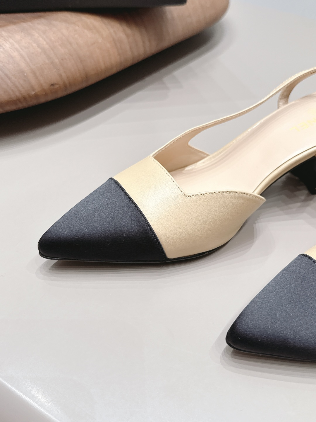 Chanel Classic Luxury Leather Shoe Loafer Ref 6
