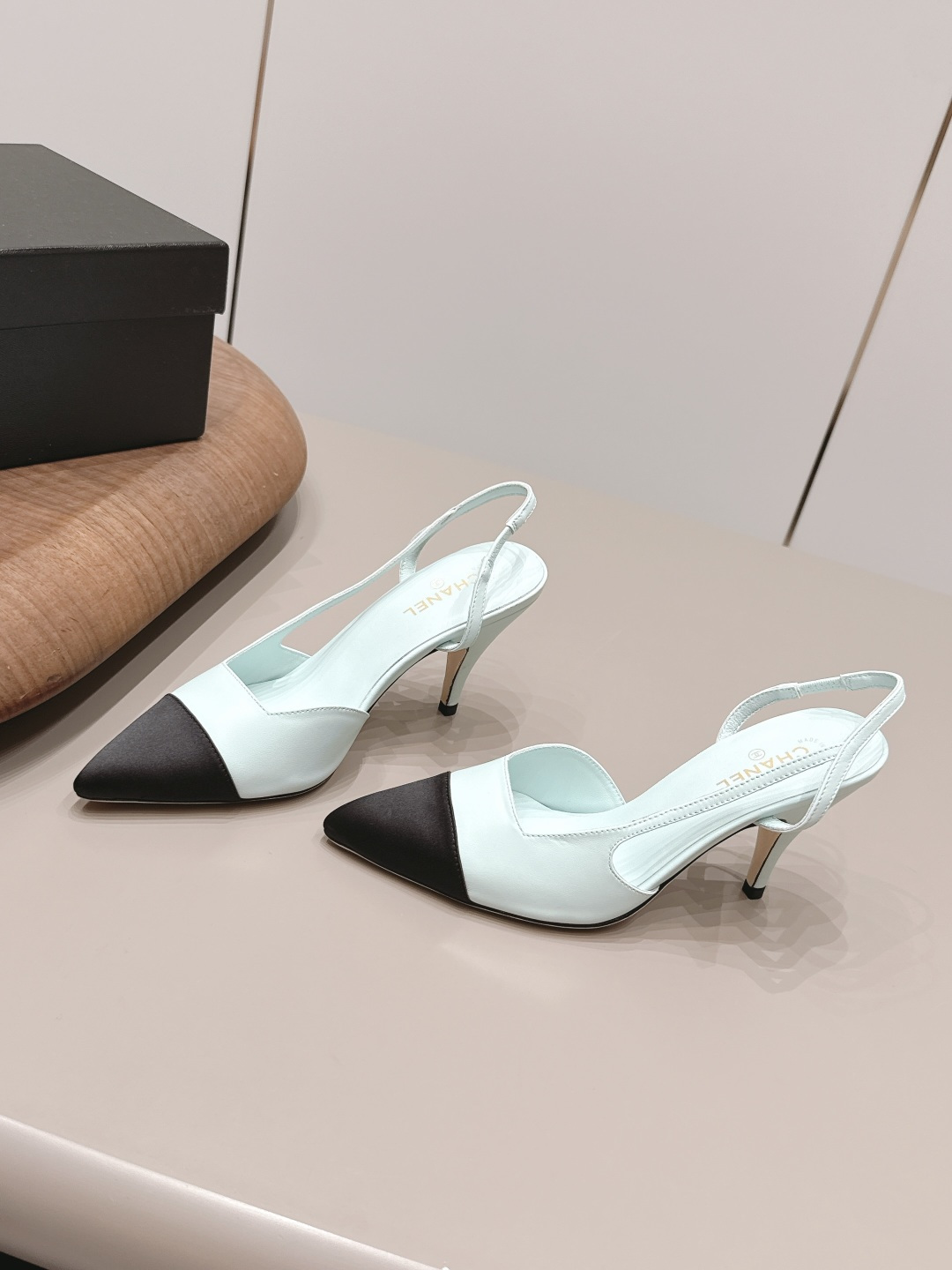 Chanel Classic Luxury Leather Shoe Loafer Ref 2