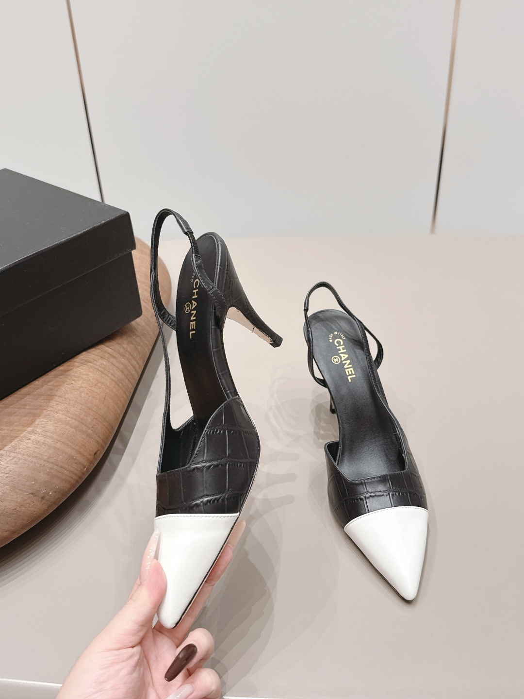 Chanel Classic Luxury Leather Shoe Loafer Ref.20F566EE 4