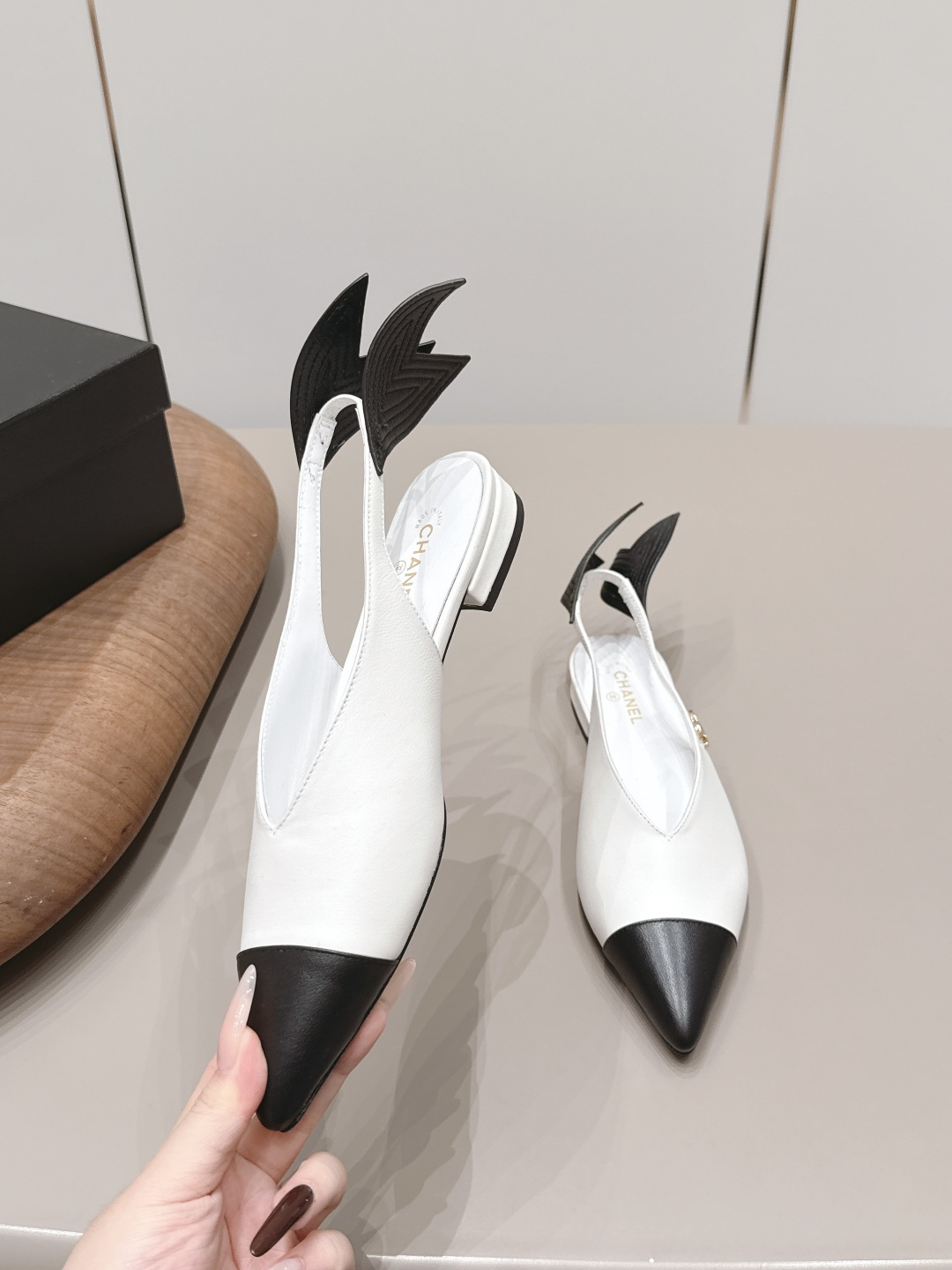 Chanel Classic Luxury Leather Shoe Loafer Ref 4