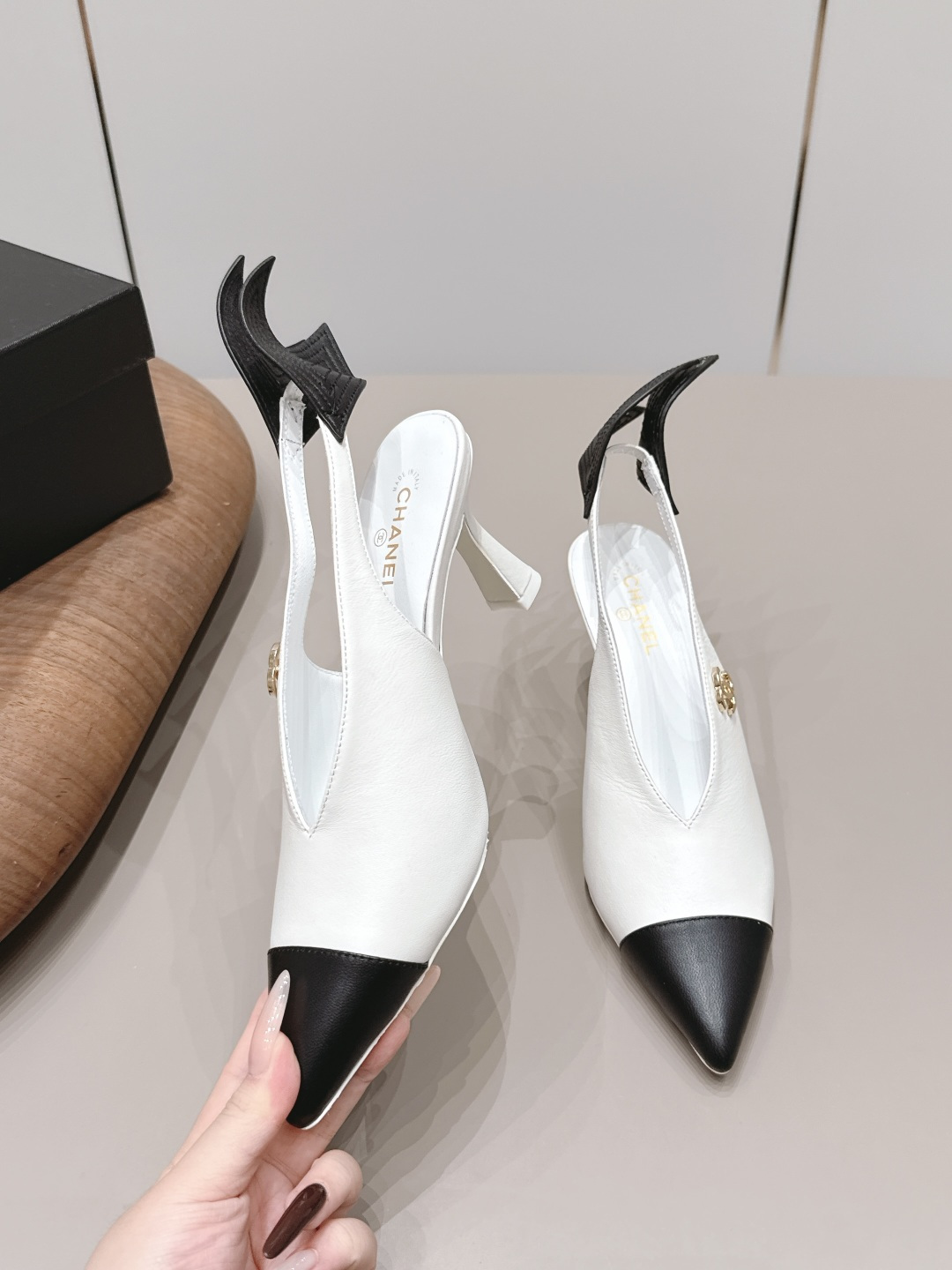 Chanel Classic Luxury Leather Shoe Loafer Ref 4