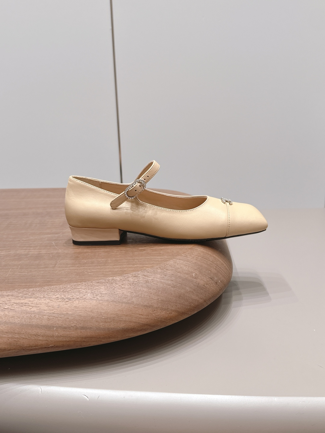 Chanel Classic Luxury Leather Shoe Loafer Ref 5