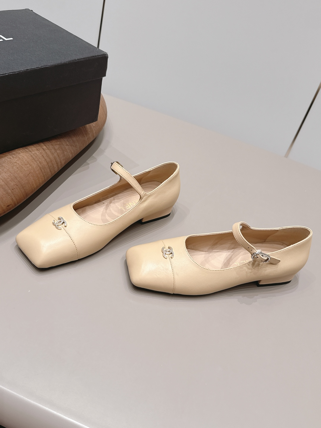 Chanel Classic Luxury Leather Shoe Loafer Ref 2