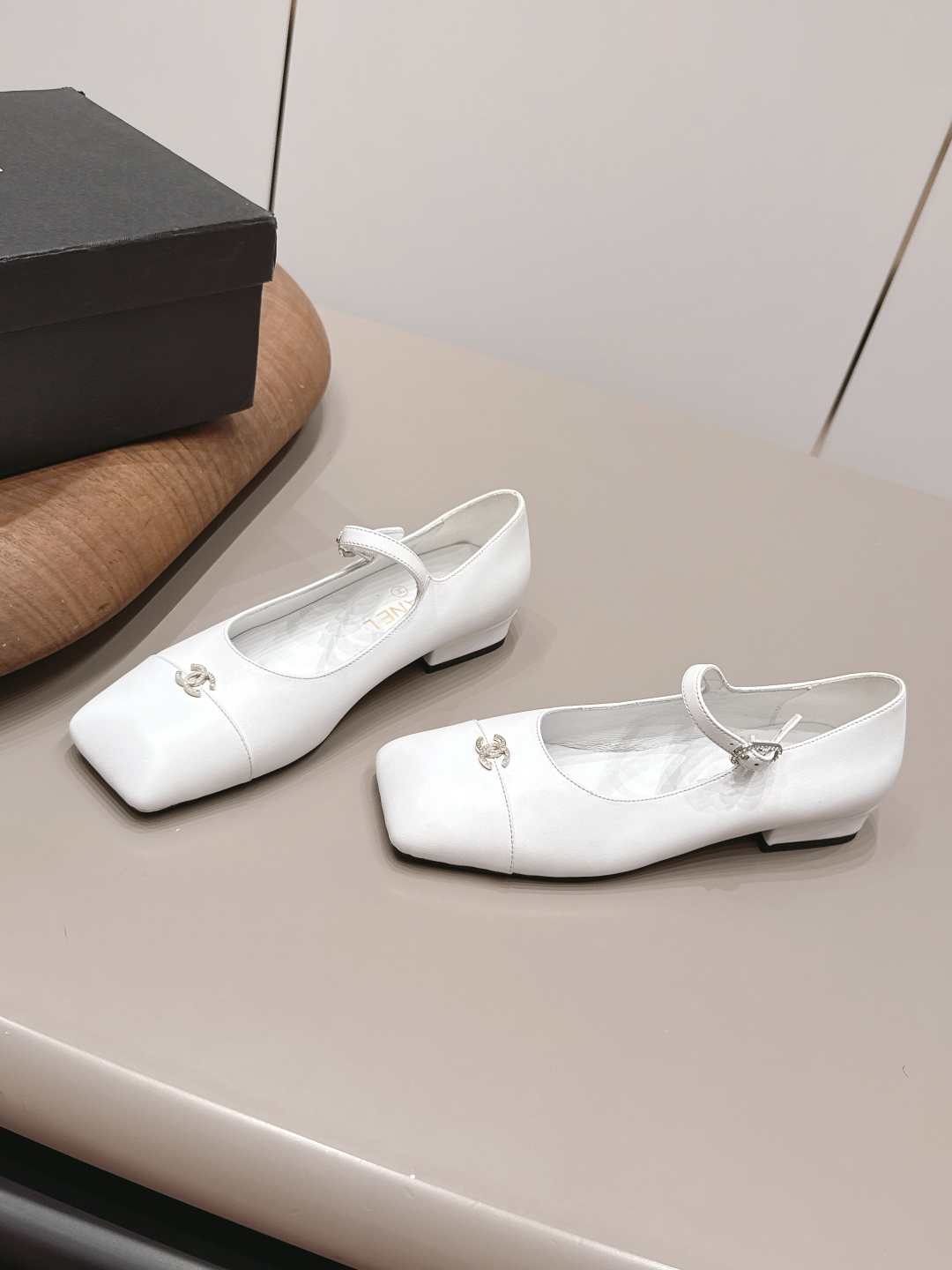 Chanel Classic Luxury Leather Shoe Loafer Ref 2
