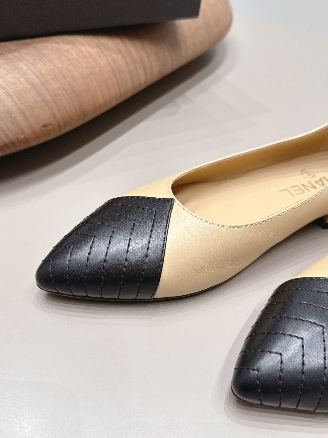 Chanel Classic Luxury Leather Shoe Loafer Ref 6