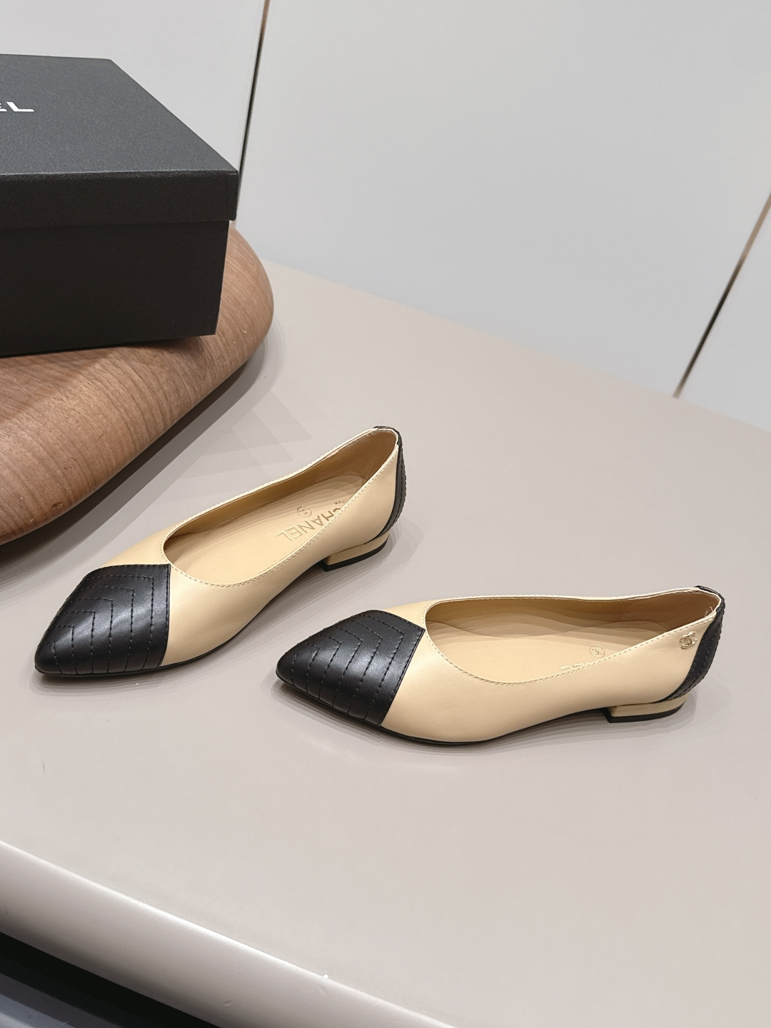 Chanel Classic Luxury Leather Shoe Loafer Ref 2