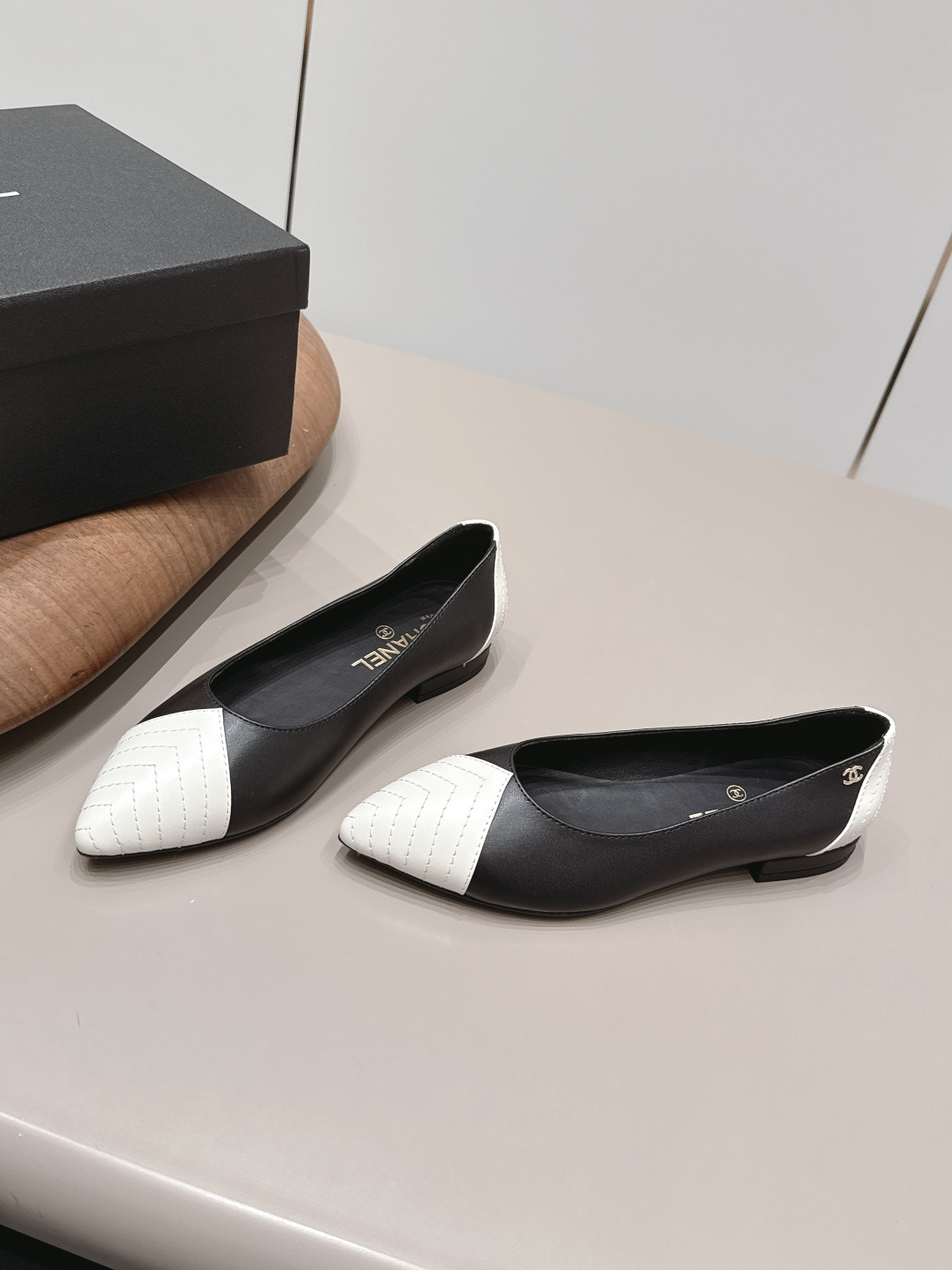 Chanel Classic Luxury Leather Shoe Loafer Ref 2
