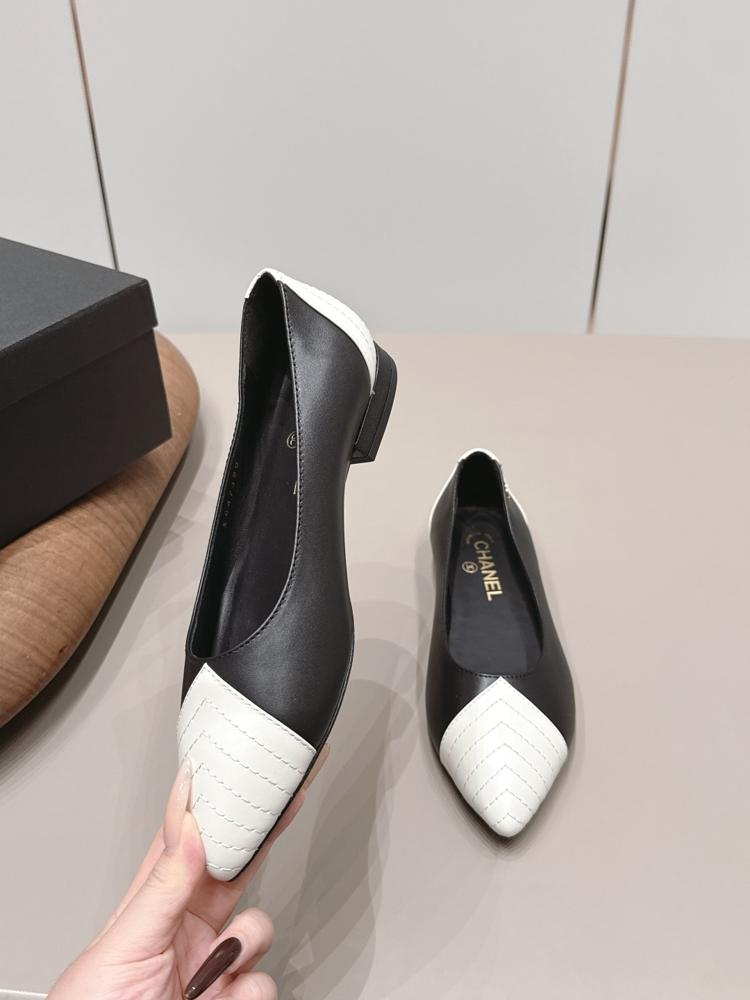 Chanel Classic Luxury Leather Shoe Loafer Ref 4