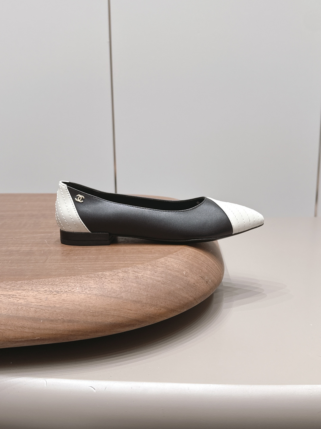 Chanel Classic Luxury Leather Shoe Loafer Ref 5