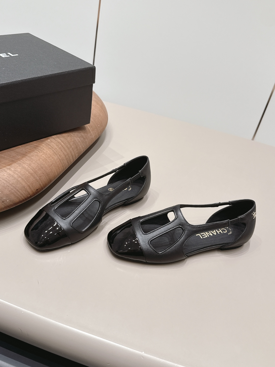 Chanel Classic Luxury Leather Shoe Loafer Ref 2
