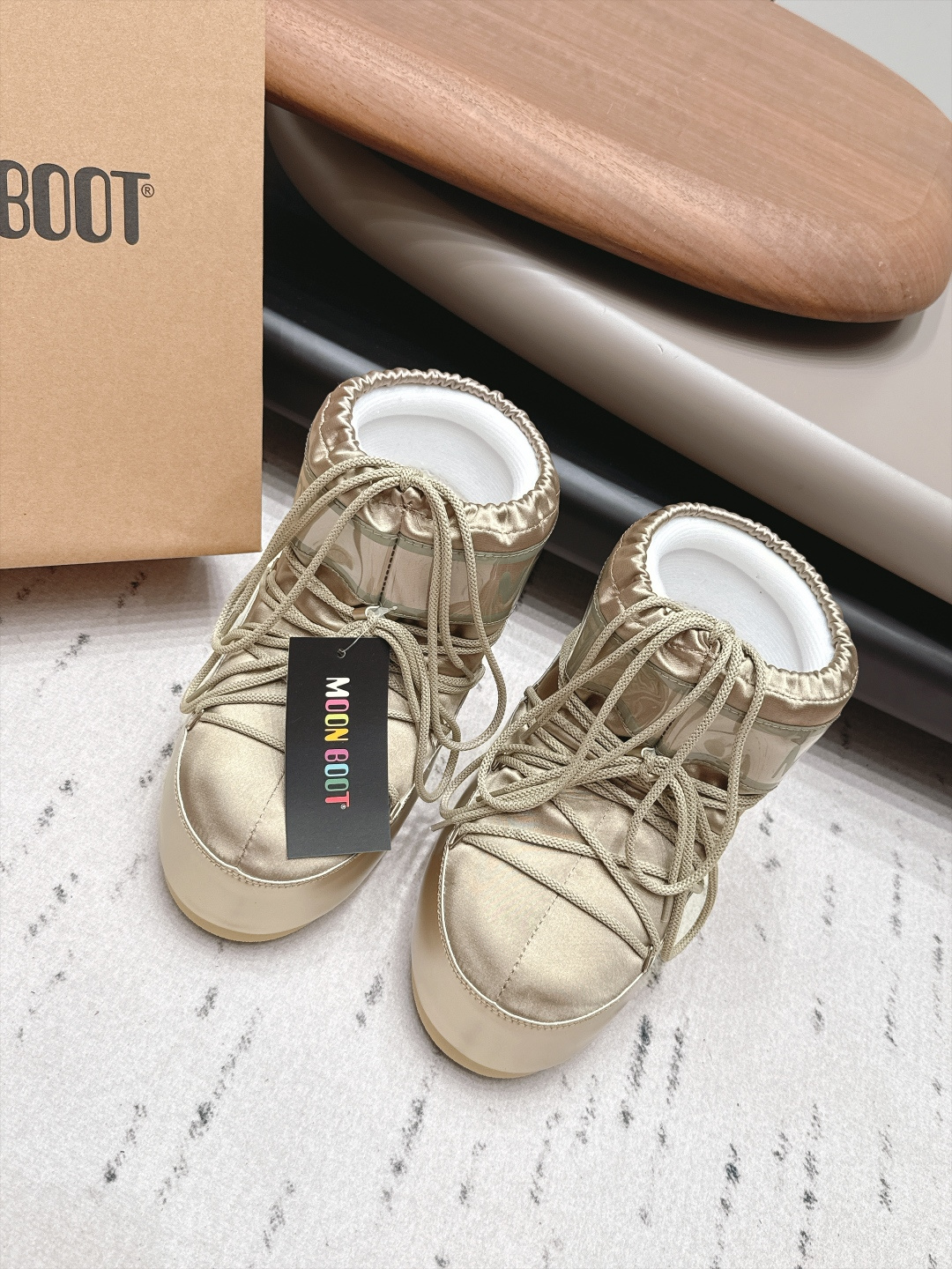 Женские угги Moon Boot золотистого цвета