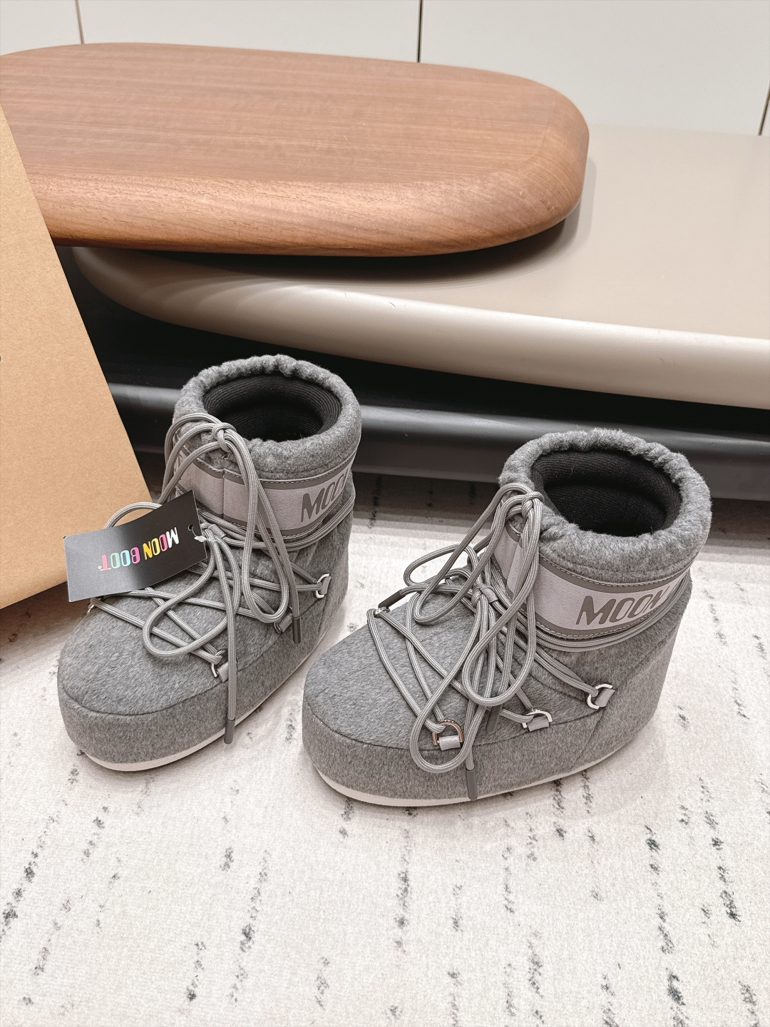 Женские угги Moon Boot серого цвета