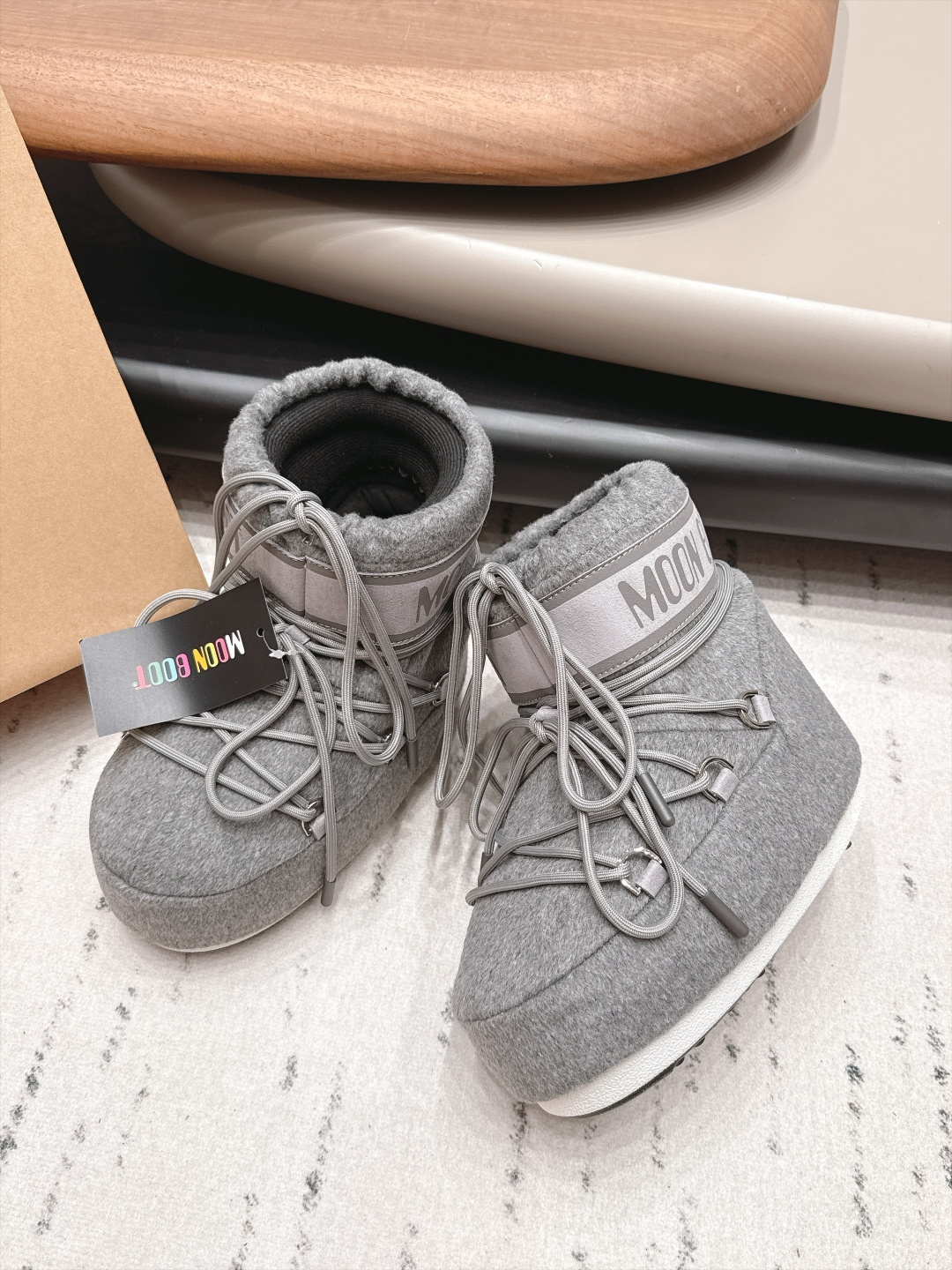 Женские угги Moon Boot серого цвета