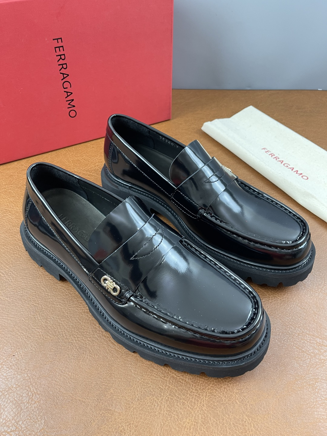 NO:345313,F high-end men's formal wear shoes, casual leather shoes, gentleman's perfect experience, a must-have for handsome men, top layer cowhide upper, leather texture, calfskin breathable inner, anti-slip rubber sole, and detailed work!  , Size39-44 (customized by 38.45.46), cowhide19860909F高端男士正装鞋休闲皮鞋,绅士臻享 型男必备 头层牛皮鞋面 皮质质感一览无余 小牛皮透气内里,防滑橡胶底,细节精工细作！ 、Size39-44（38.45.46定做）,,cowhide,Men's shoes
