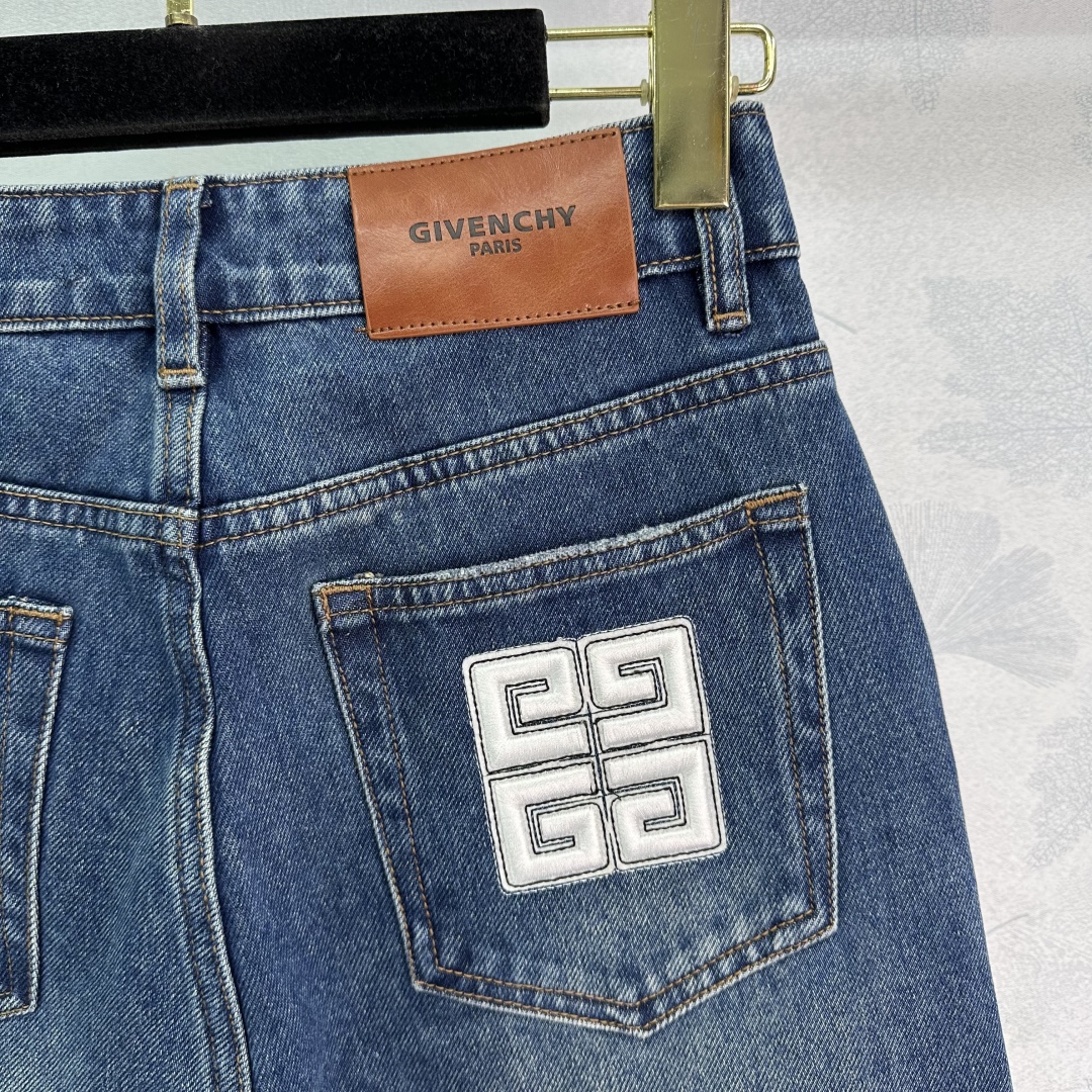 Stylish One-Size-Fits-All Female Suit with Long-Legged Divinity and Retro Design - 图片 8