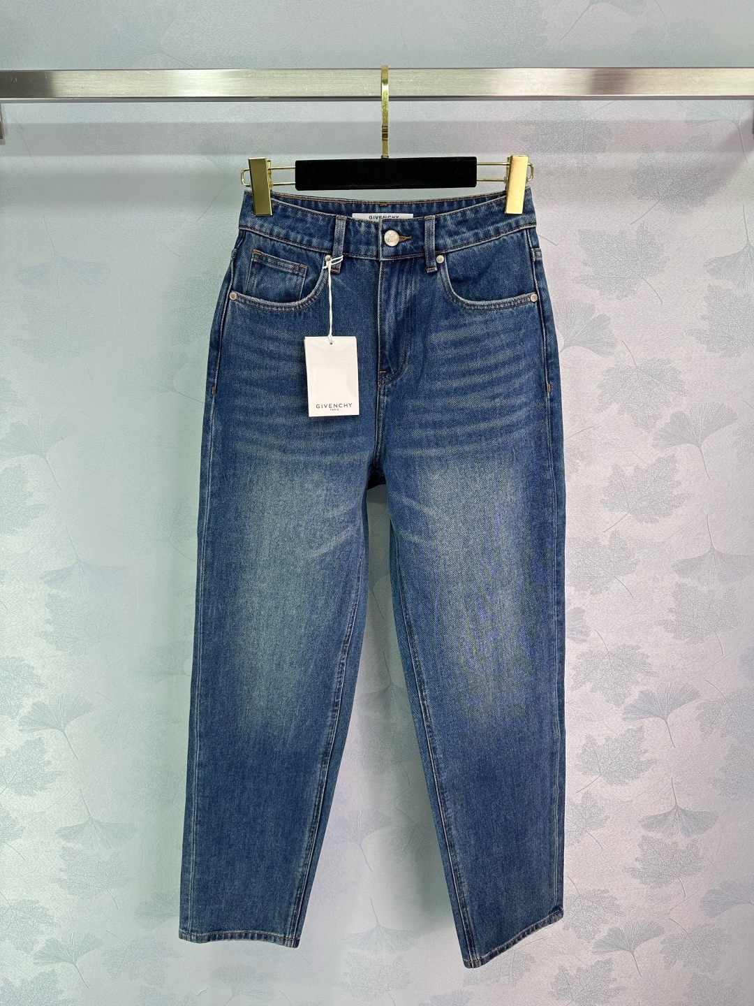 Stylish One-Size-Fits-All Female Suit with Long-Legged Divinity and Retro Design - 图片 2
