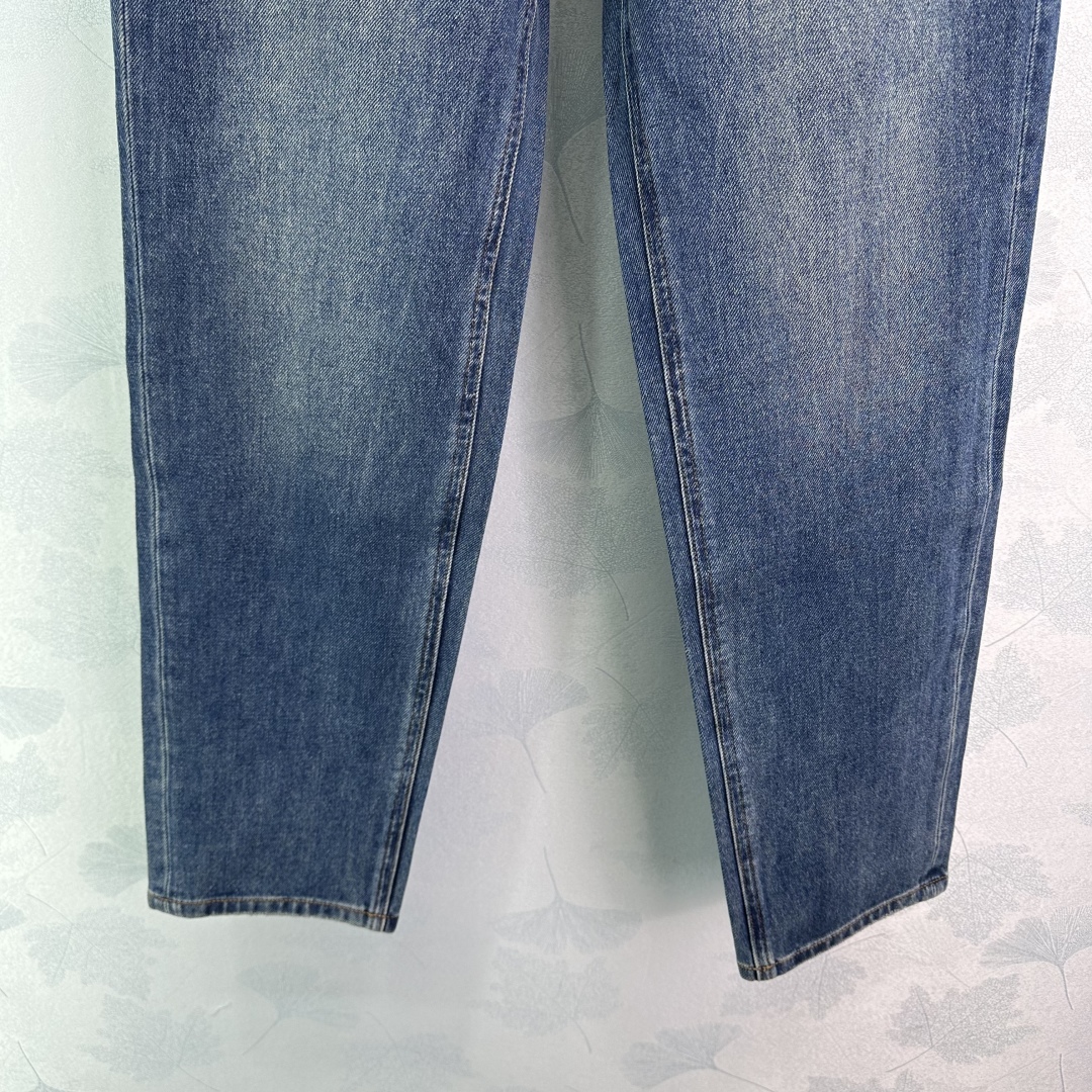 Stylish One-Size-Fits-All Female Suit with Long-Legged Divinity and Retro Design - 图片 6