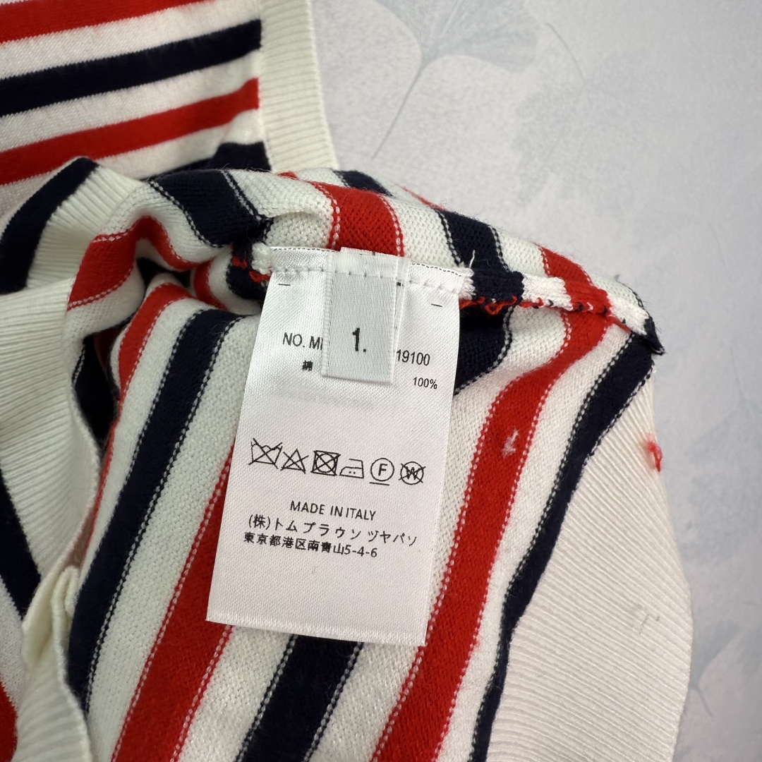 Fashionable Female Suit: P391 Spring Knit Vest with Classic Design and Logo Button - 图片 7