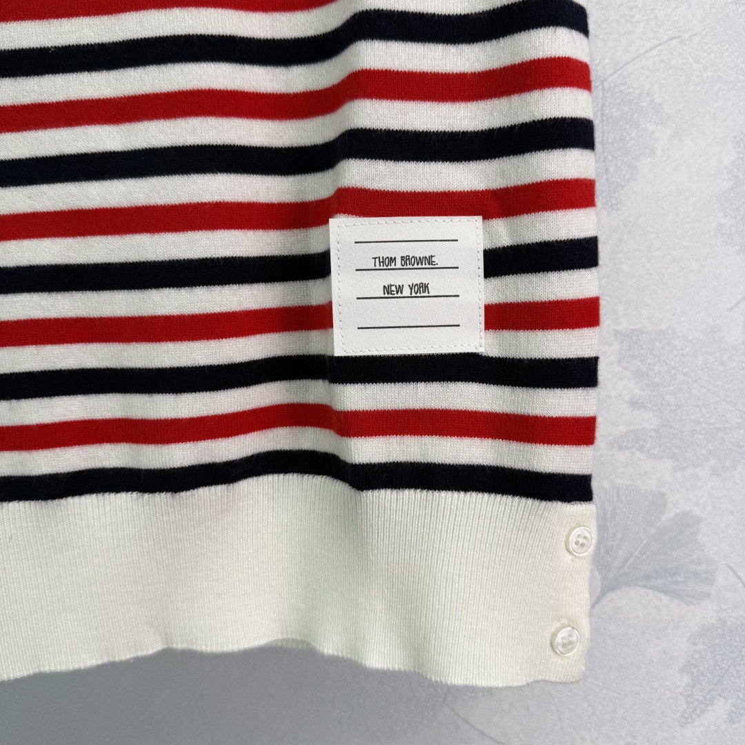 Fashionable Female Suit: P391 Spring Knit Vest with Classic Design and Logo Button - 图片 6