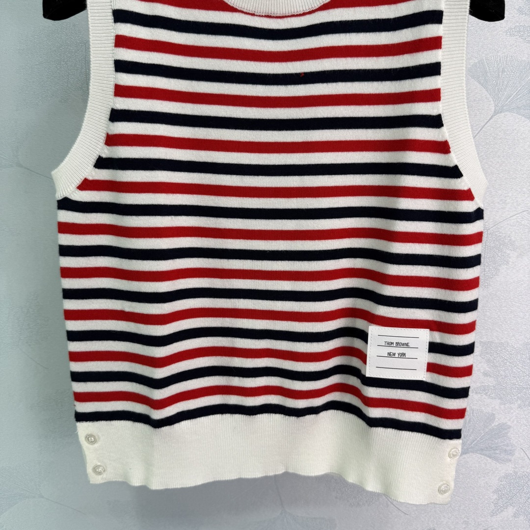 Fashionable Female Suit: P391 Spring Knit Vest with Classic Design and Logo Button - 图片 5