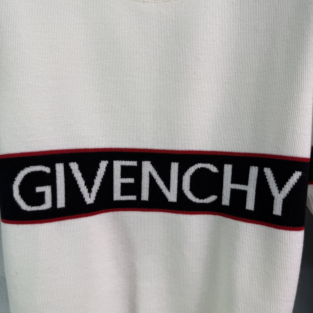 Original Scootered Women’s Suit by Givenchy: Spring/Summer 25 Collection Highlights Classic Design - 图片 3