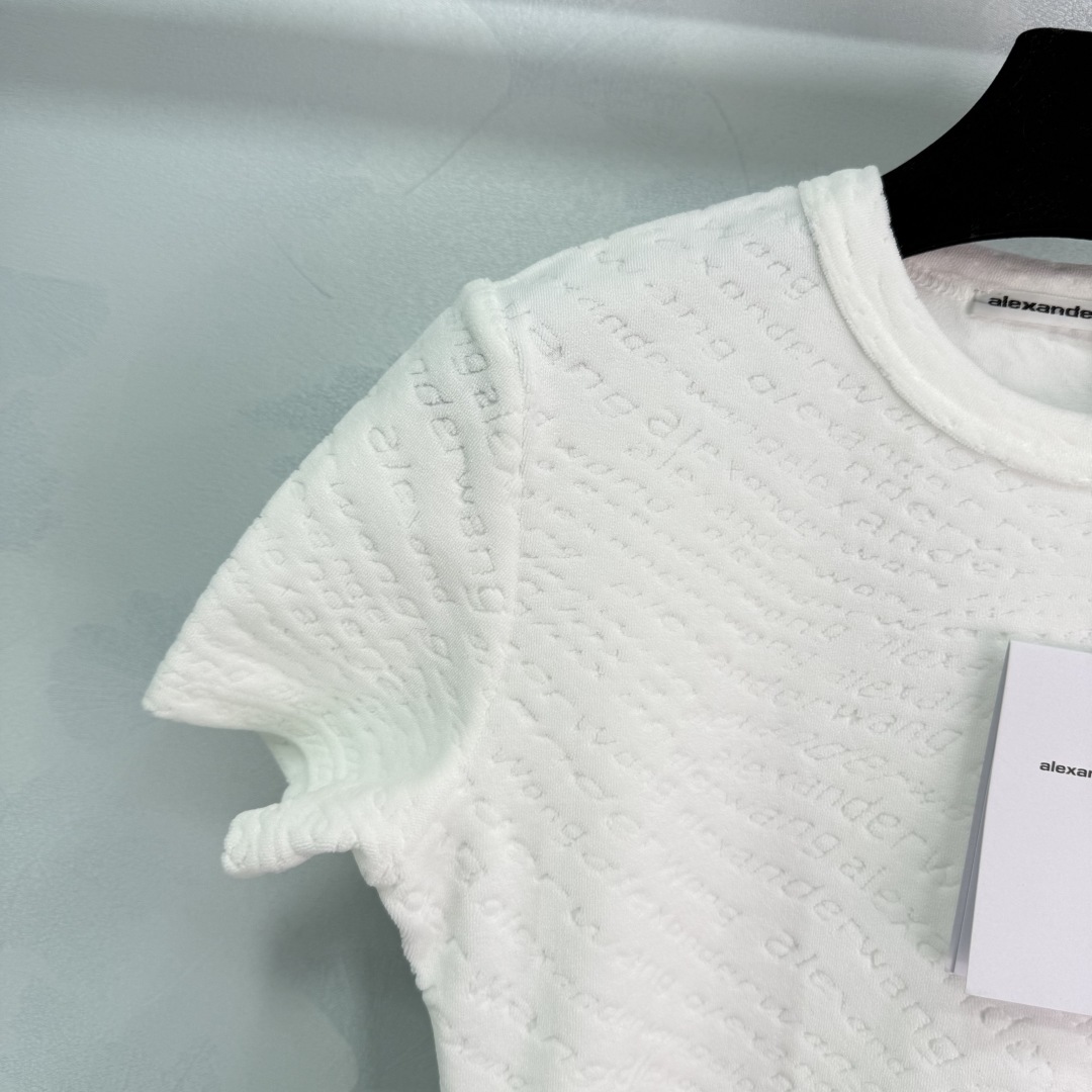 Fashion Update: P391’s Soft Wool Knit Dress – Simple Yet Elegant Statement Piece - 图片 3
