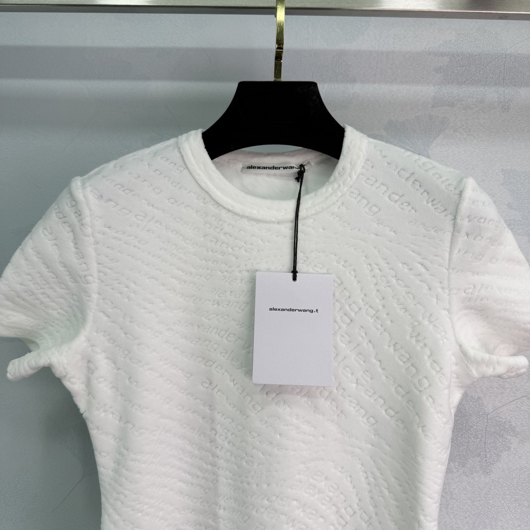 Fashion Update: P391’s Soft Wool Knit Dress – Simple Yet Elegant Statement Piece - 图片 4