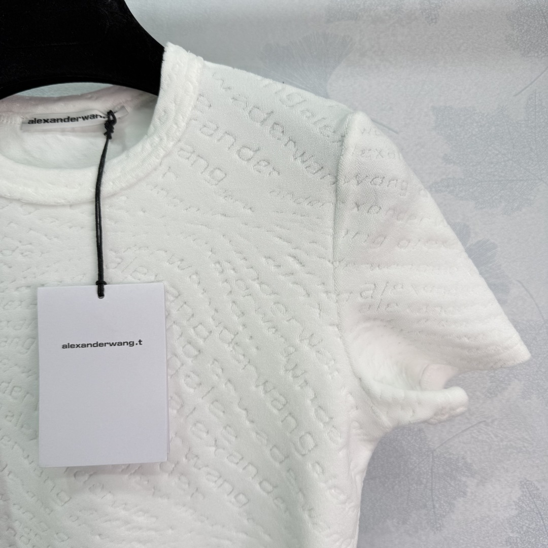 Fashion Update: P391’s Soft Wool Knit Dress – Simple Yet Elegant Statement Piece - 图片 2