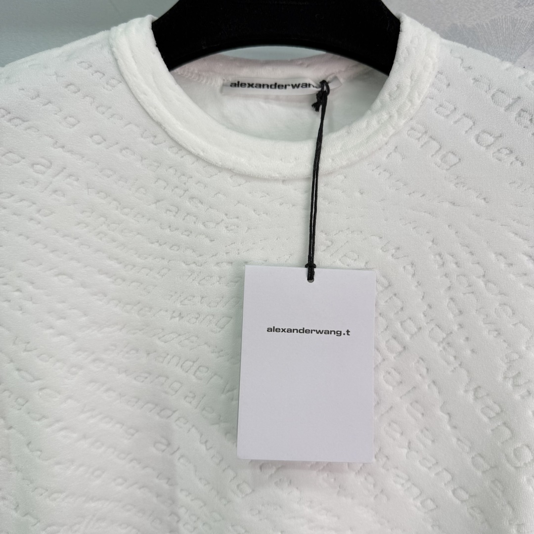 Fashion Update: P391’s Soft Wool Knit Dress – Simple Yet Elegant Statement Piece - 图片 5