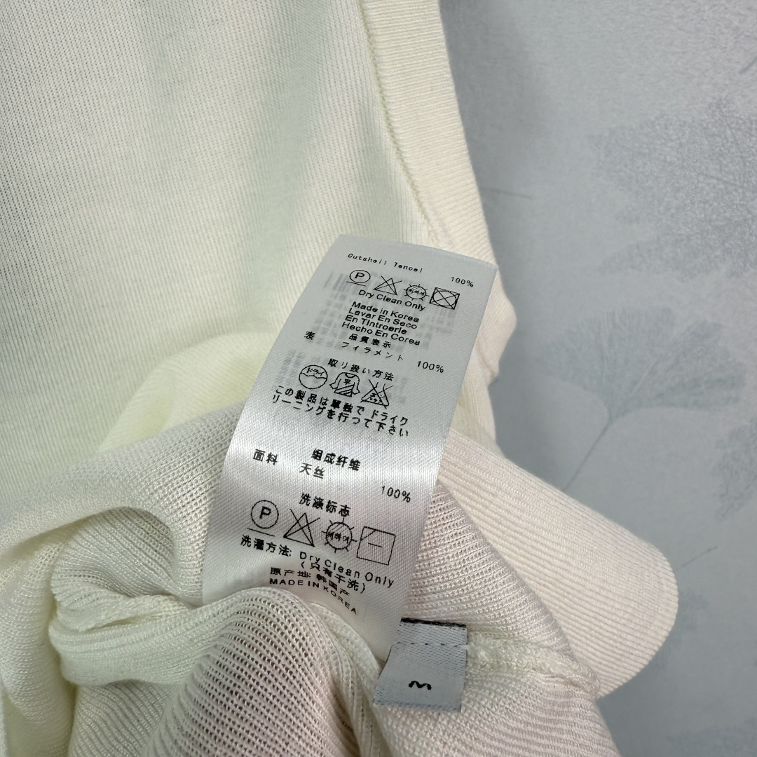 “Versatile One-Size-Fits-All Summer Outfit with Knit Vest and Embroidery Elements” - 图片 8