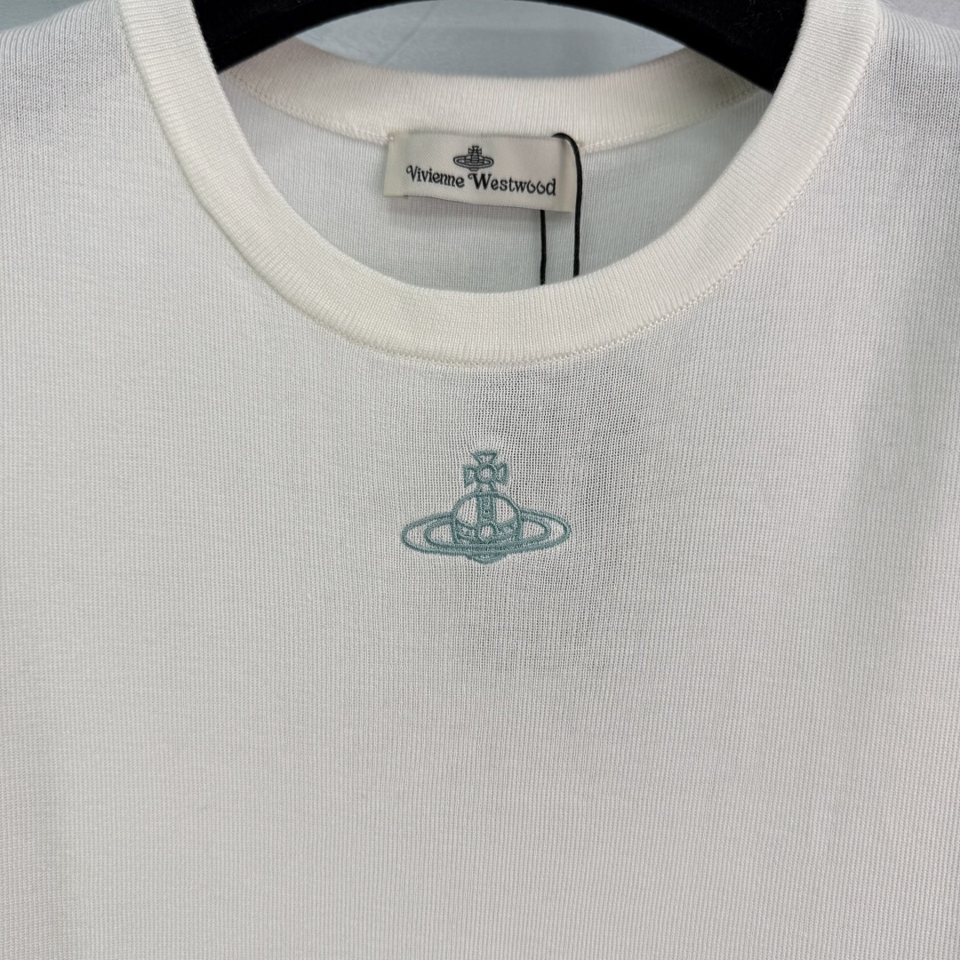 “Versatile One-Size-Fits-All Summer Outfit with Knit Vest and Embroidery Elements” - 图片 3