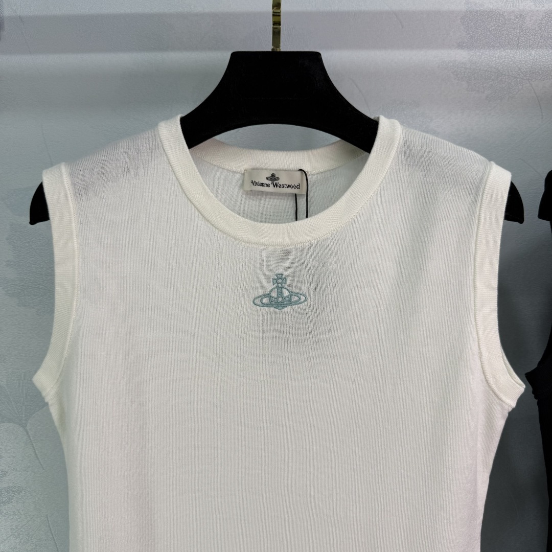 “Versatile One-Size-Fits-All Summer Outfit with Knit Vest and Embroidery Elements” - 图片 2