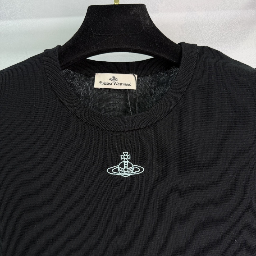 “Versatile One-Size-Fits-All Summer Outfit with Knit Vest and Embroidery Elements” - 图片 6