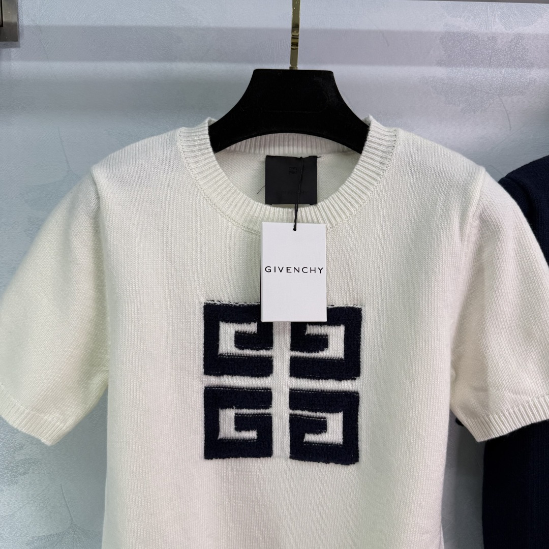 Women’s Classic Brand Logo Suit with 3D Flower Decorations for Spring and Summer. - 图片 2