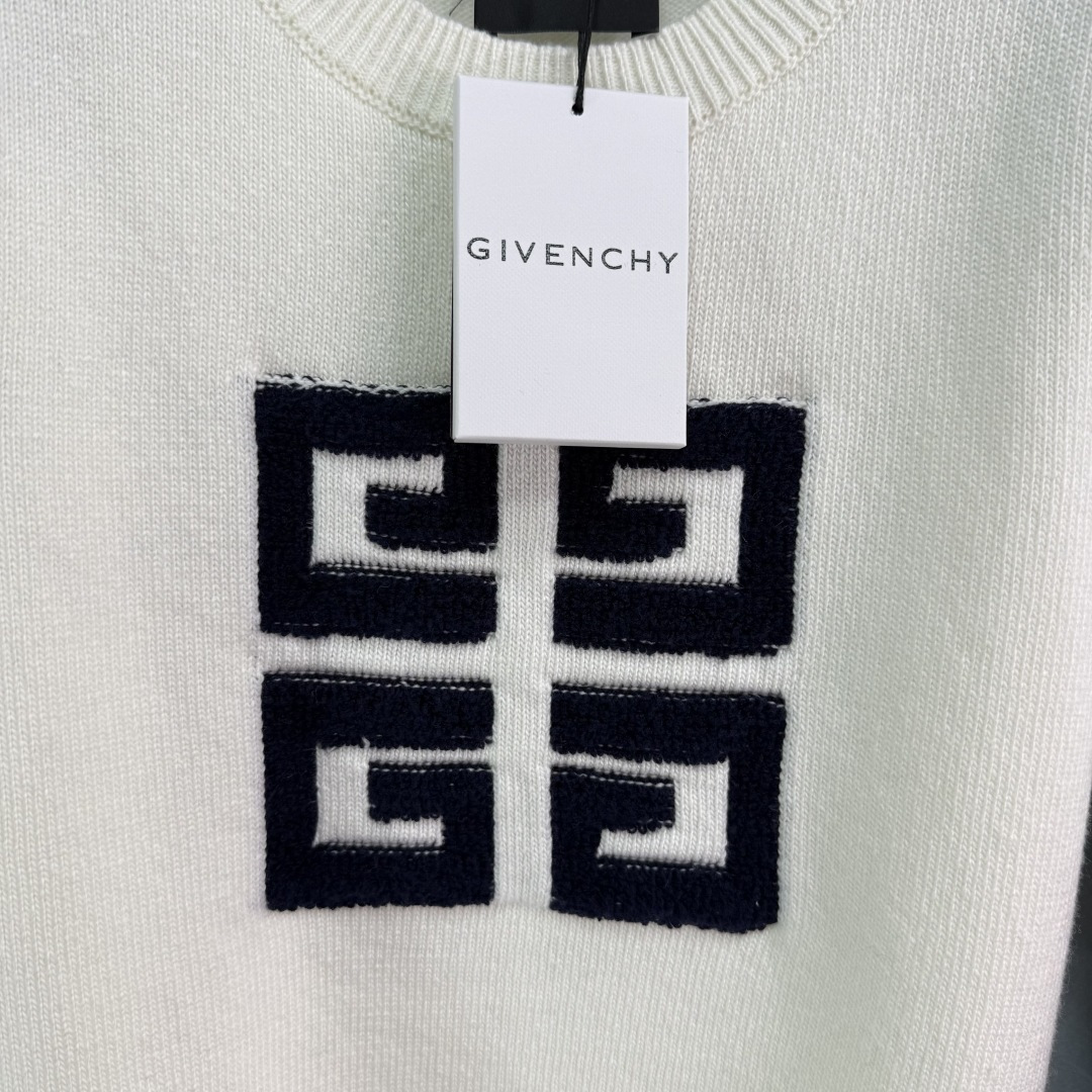 Women’s Classic Brand Logo Suit with 3D Flower Decorations for Spring and Summer. - 图片 3