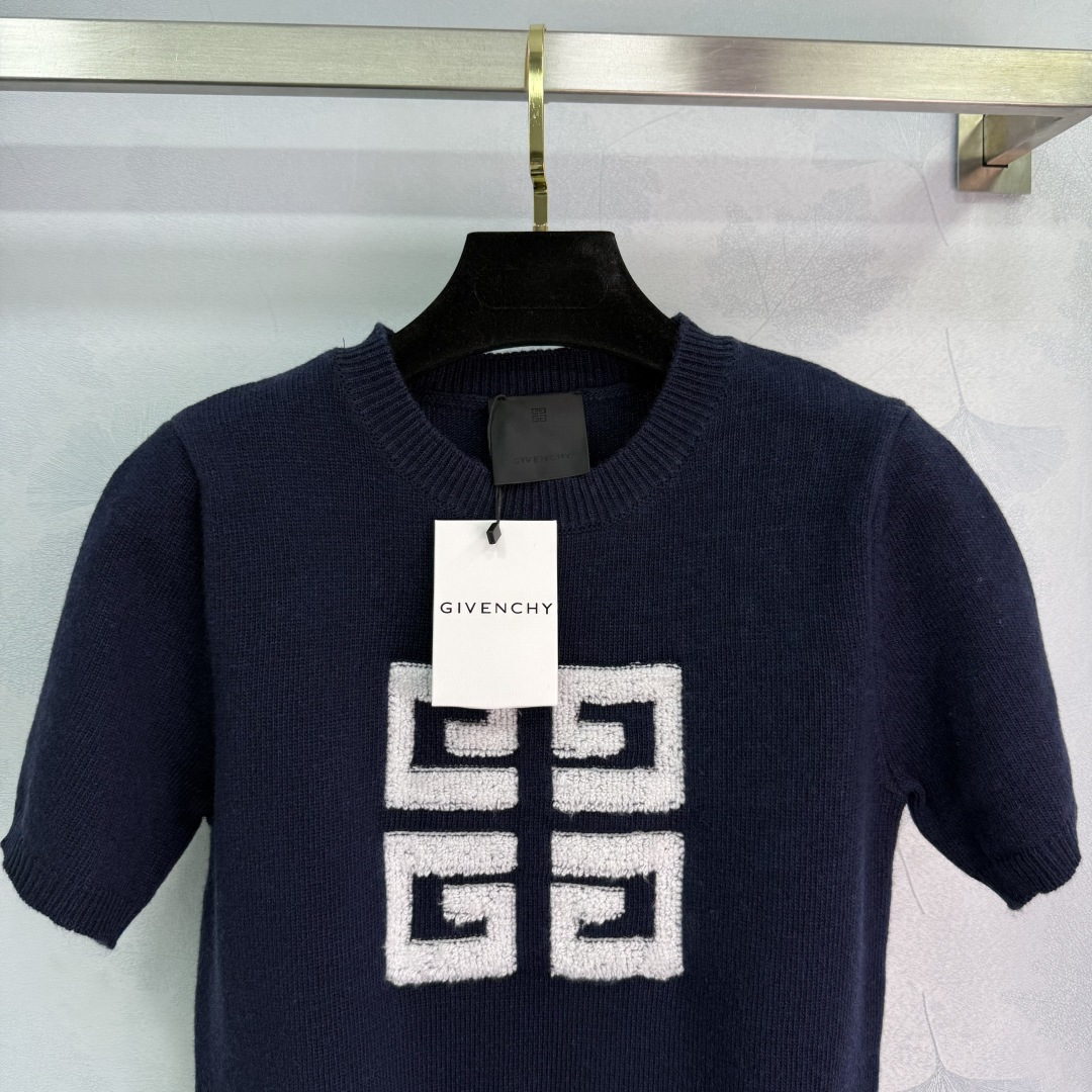 Women’s Classic Brand Logo Suit with 3D Flower Decorations for Spring and Summer. - 图片 5