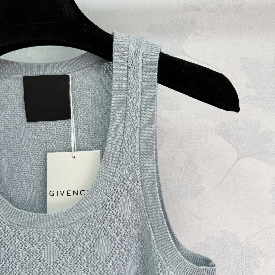 “Versatile P368 Dress with Zhuiji San 25 Pack and U-Collar Vest Launch” - 图片 2