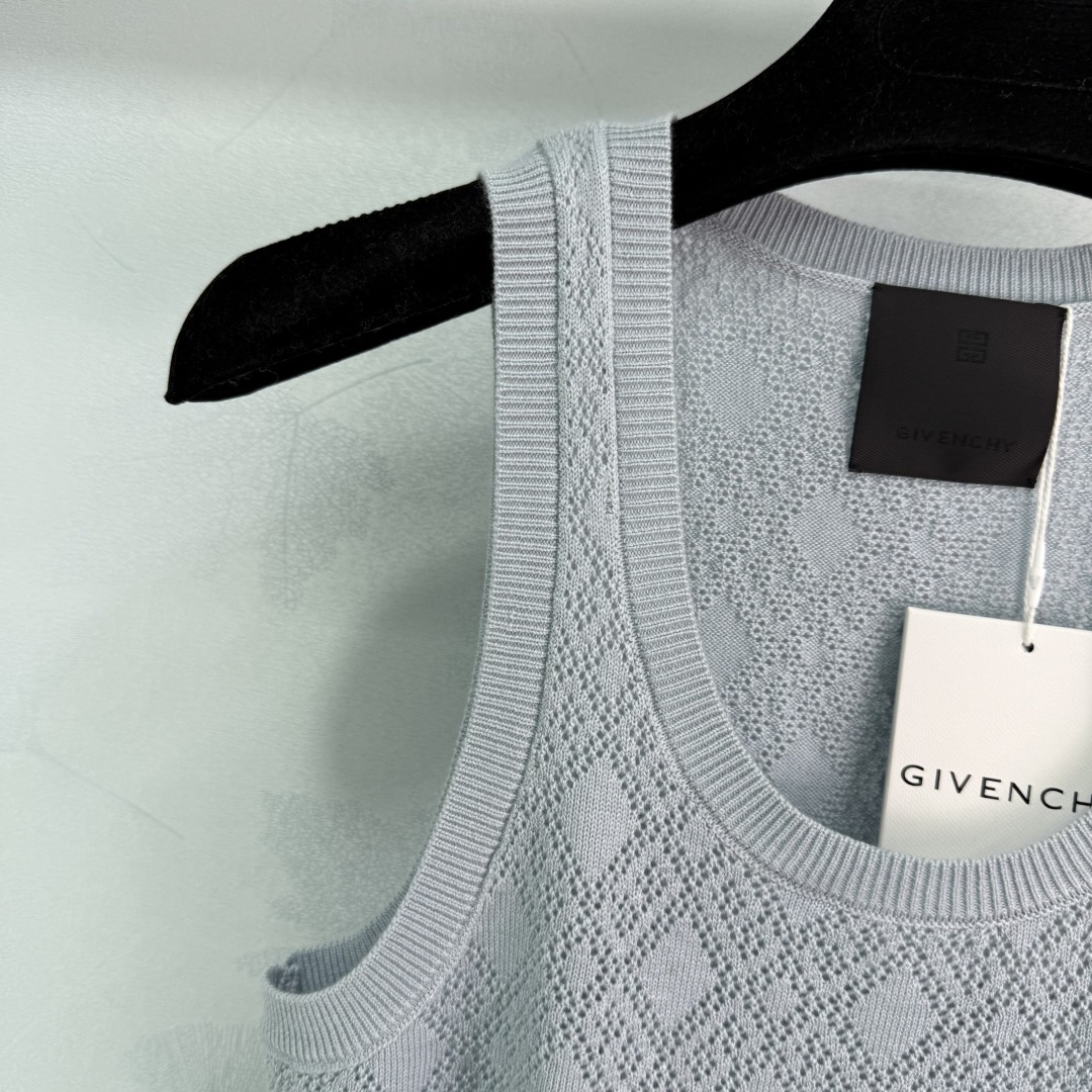 “Versatile P368 Dress with Zhuiji San 25 Pack and U-Collar Vest Launch” - 图片 3