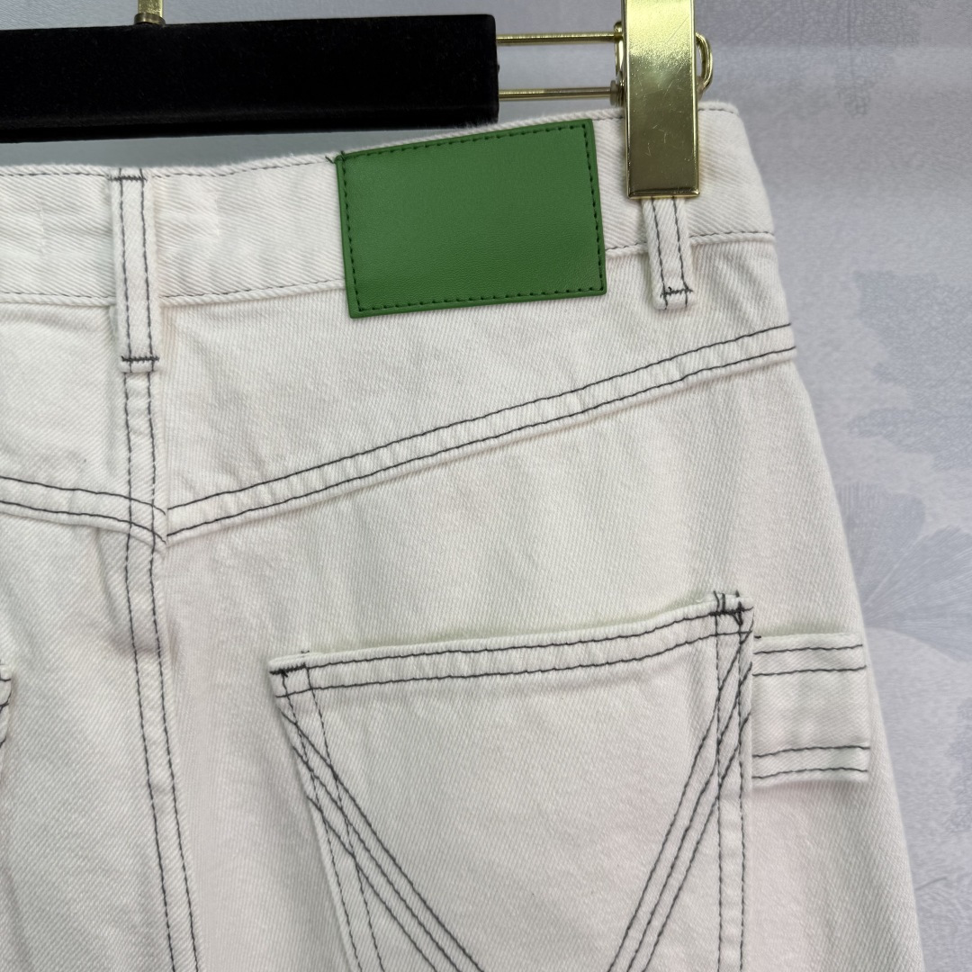 Stylish and Comfortable White Jeans Suit with Tiara BV for Women: P414 Overview - 图片 7