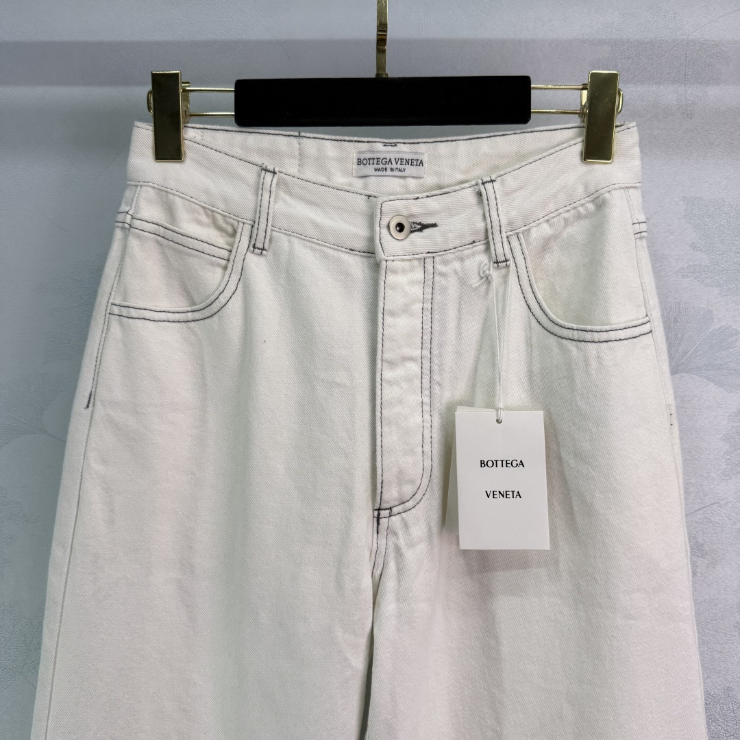 Stylish and Comfortable White Jeans Suit with Tiara BV for Women: P414 Overview - 图片 4